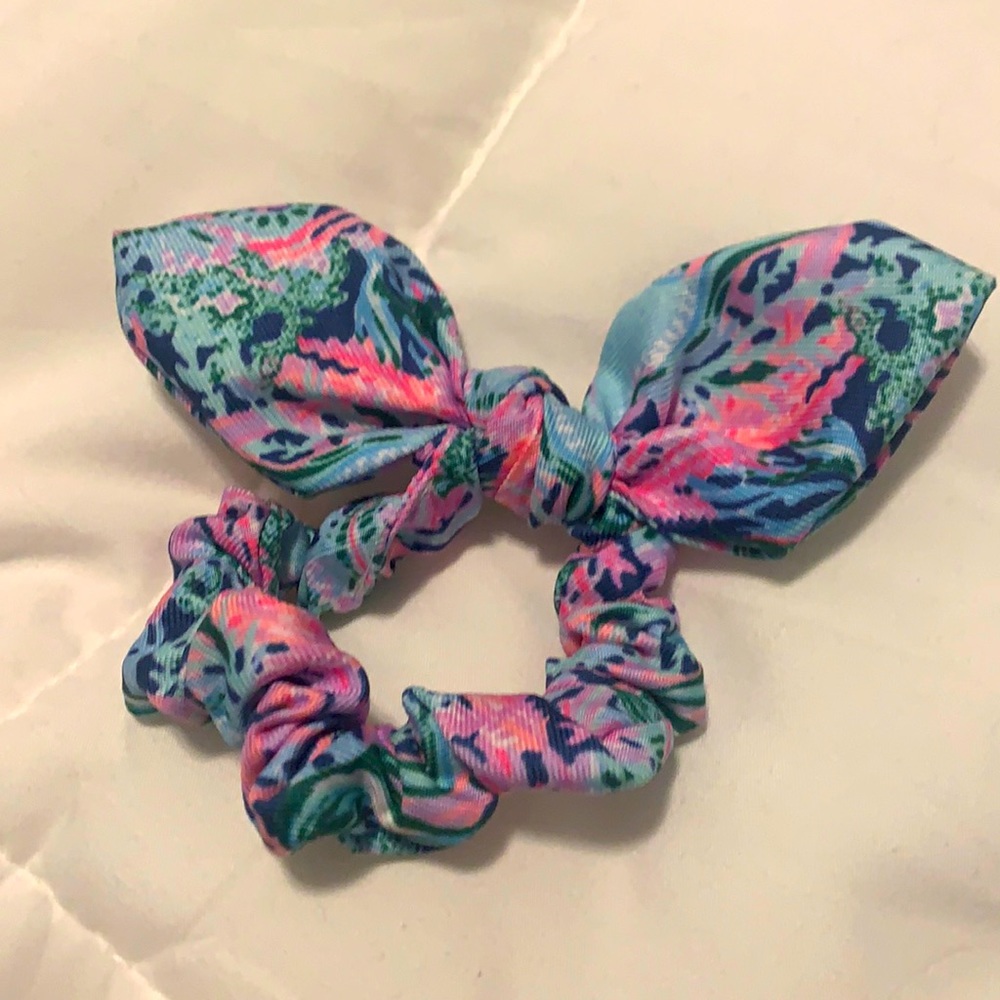 Authentic Lilly scrunchie